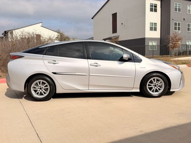 Toyota Prius Vehicle Full-screen Gallery Image 07