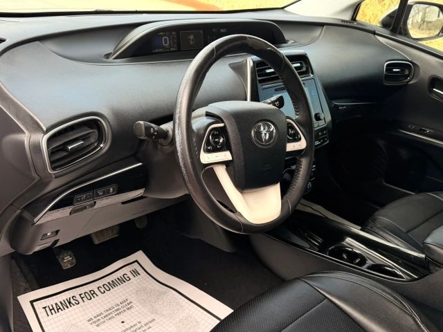 Toyota Prius Vehicle Full-screen Gallery Image 10