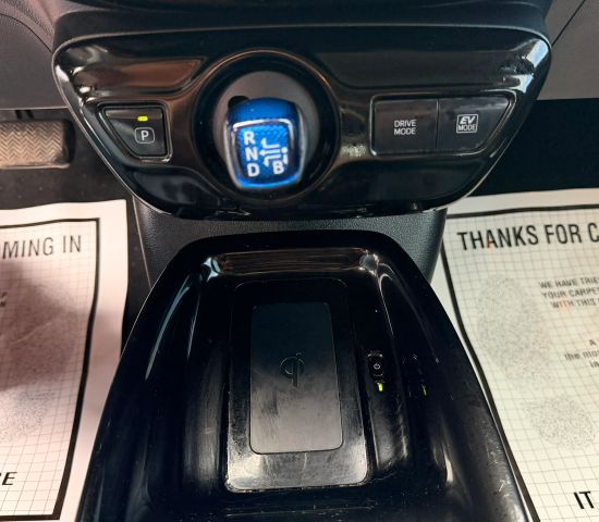 Toyota Prius Vehicle Full-screen Gallery Image 16