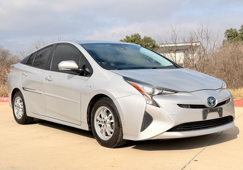 Toyota Prius Vehicle Full-screen Gallery Image 08
