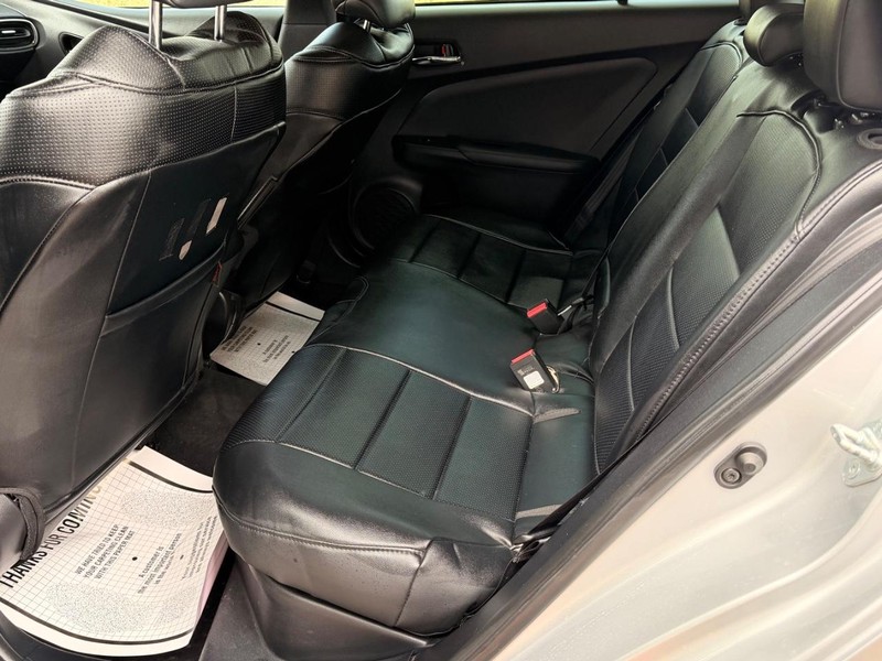 Toyota Prius Vehicle Full-screen Gallery Image 13