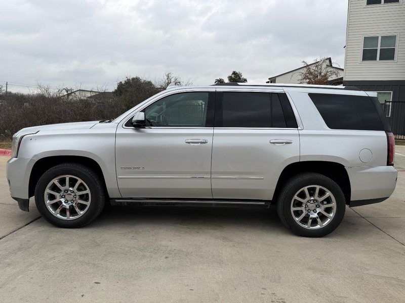 GMC Yukon Vehicle Full-screen Gallery Image 03