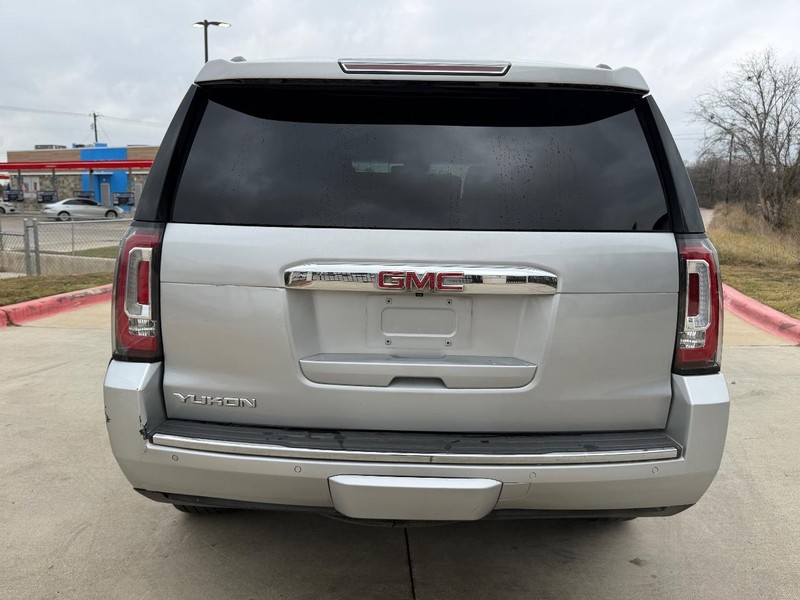 GMC Yukon Vehicle Full-screen Gallery Image 05