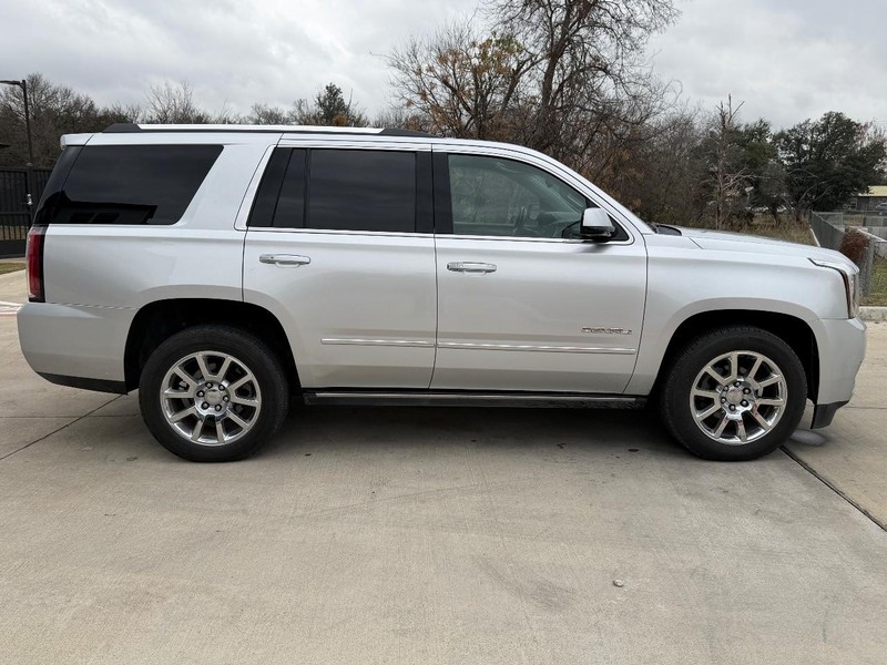 GMC Yukon Vehicle Full-screen Gallery Image 07