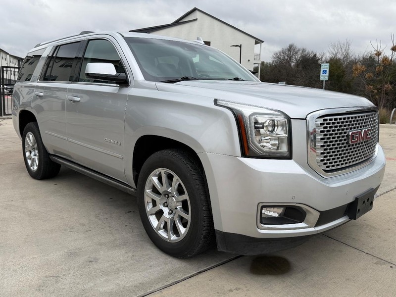 GMC Yukon Vehicle Full-screen Gallery Image 08