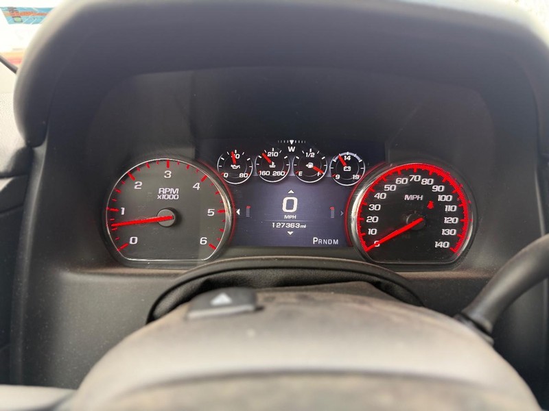 GMC Yukon Vehicle Full-screen Gallery Image 14