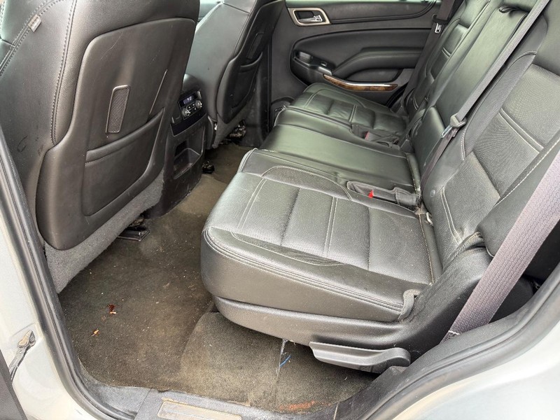 GMC Yukon Vehicle Full-screen Gallery Image 17