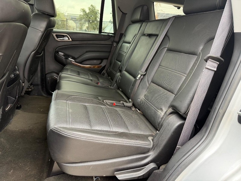 GMC Yukon Vehicle Full-screen Gallery Image 18