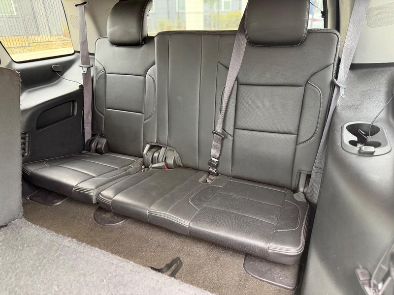 GMC Yukon Vehicle Full-screen Gallery Image 21