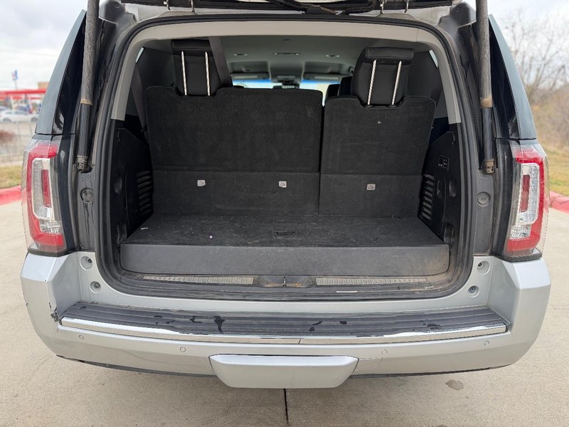 GMC Yukon Vehicle Full-screen Gallery Image 22