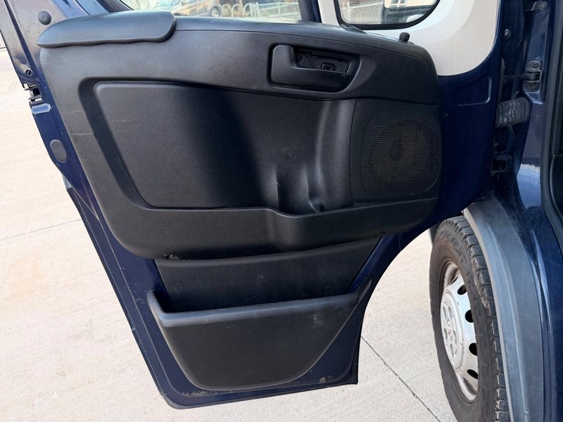 Ram ProMaster Cargo Van Vehicle Full-screen Gallery Image 09