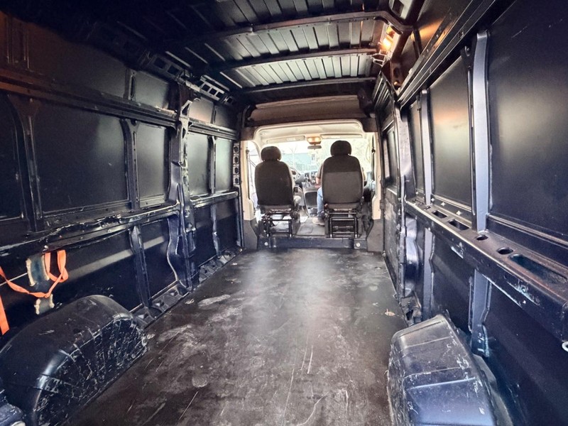 Ram ProMaster Cargo Van Vehicle Full-screen Gallery Image 14