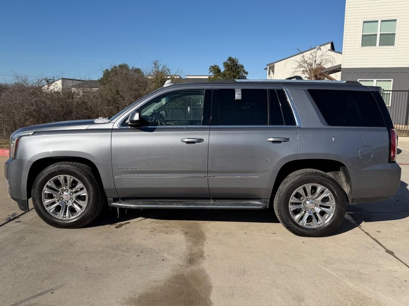 GMC Yukon Vehicle Full-screen Gallery Image 03