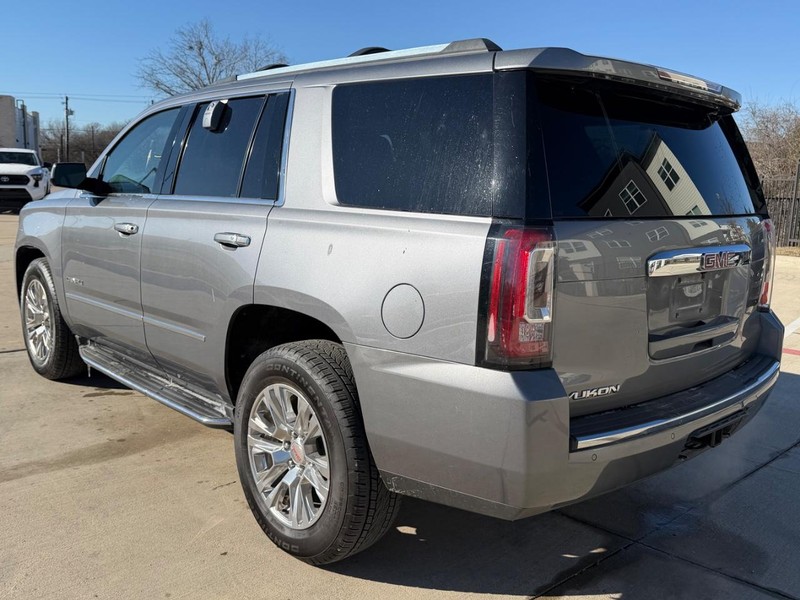 GMC Yukon Vehicle Full-screen Gallery Image 04