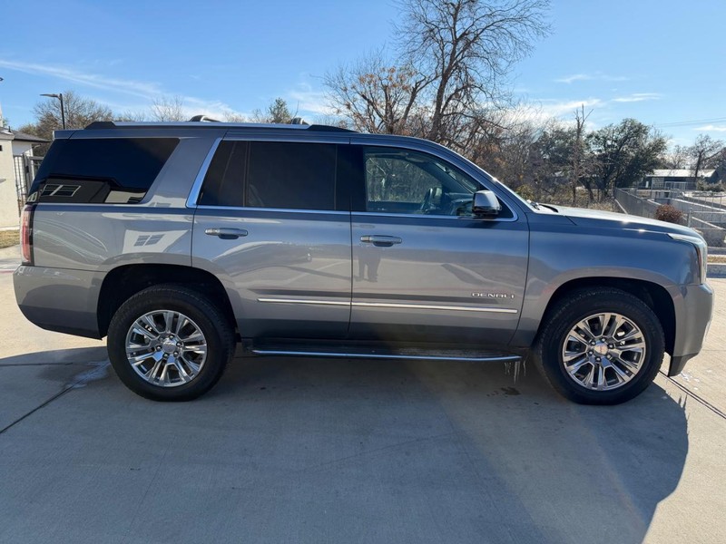 GMC Yukon Vehicle Full-screen Gallery Image 07