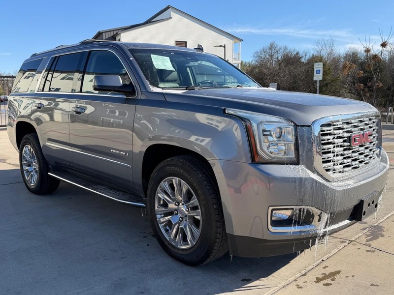 GMC Yukon Vehicle Full-screen Gallery Image 08