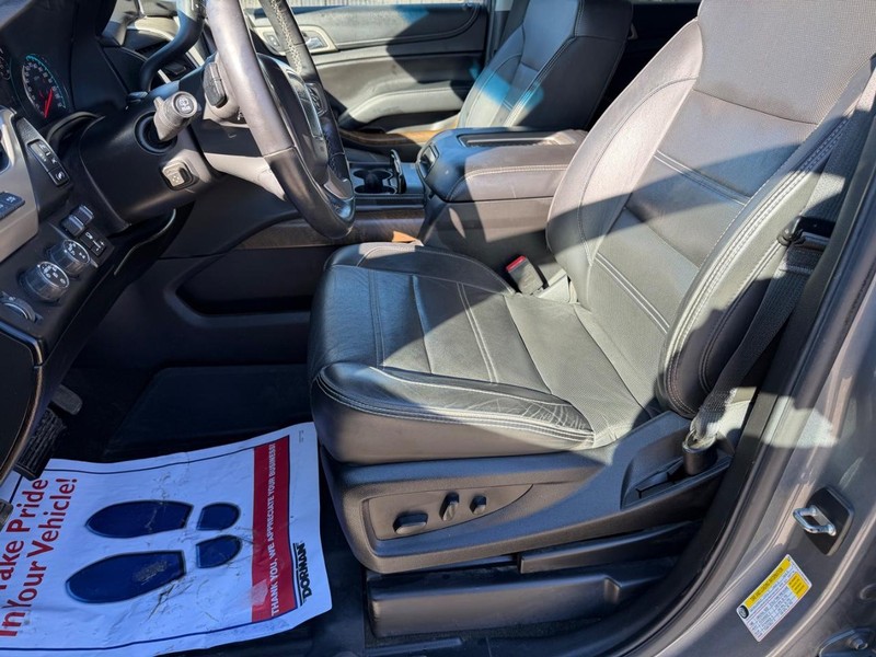 GMC Yukon Vehicle Full-screen Gallery Image 12