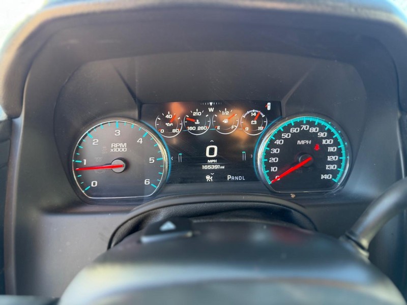 GMC Yukon Vehicle Full-screen Gallery Image 13