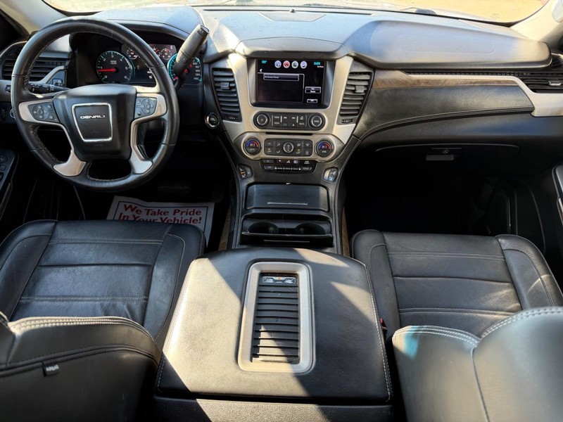 GMC Yukon Vehicle Full-screen Gallery Image 19
