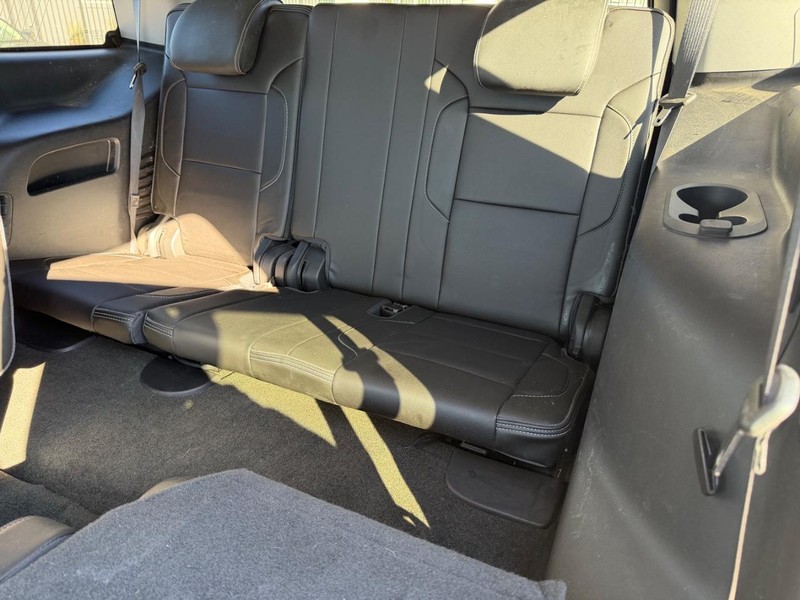 GMC Yukon Vehicle Full-screen Gallery Image 21