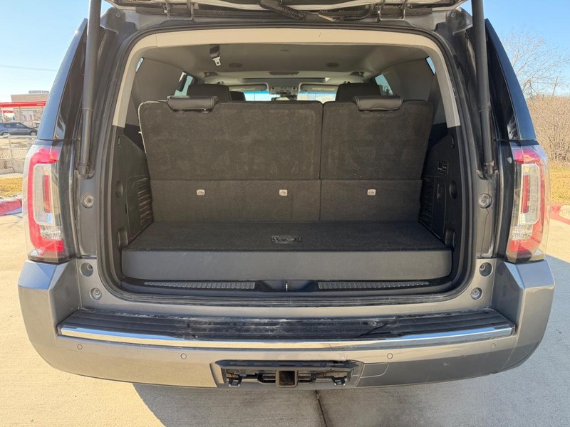 GMC Yukon Vehicle Full-screen Gallery Image 22