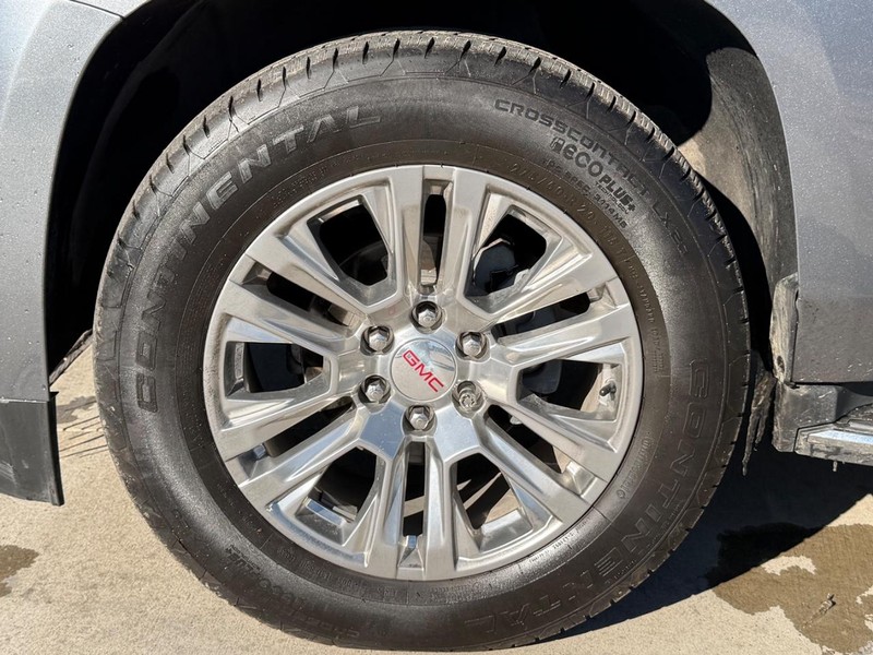 GMC Yukon Vehicle Full-screen Gallery Image 24