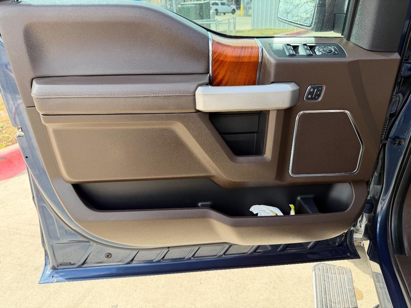 Ford F-150 Vehicle Full-screen Gallery Image 10