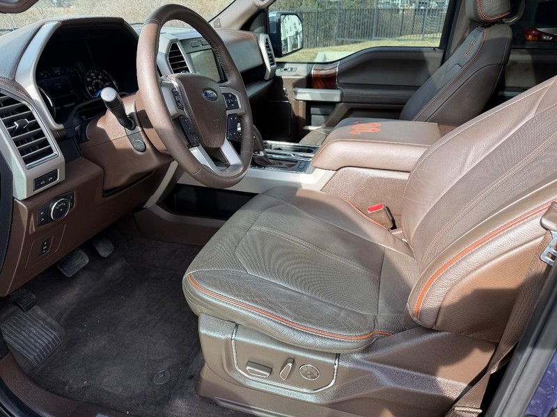 Ford F-150 Vehicle Full-screen Gallery Image 11