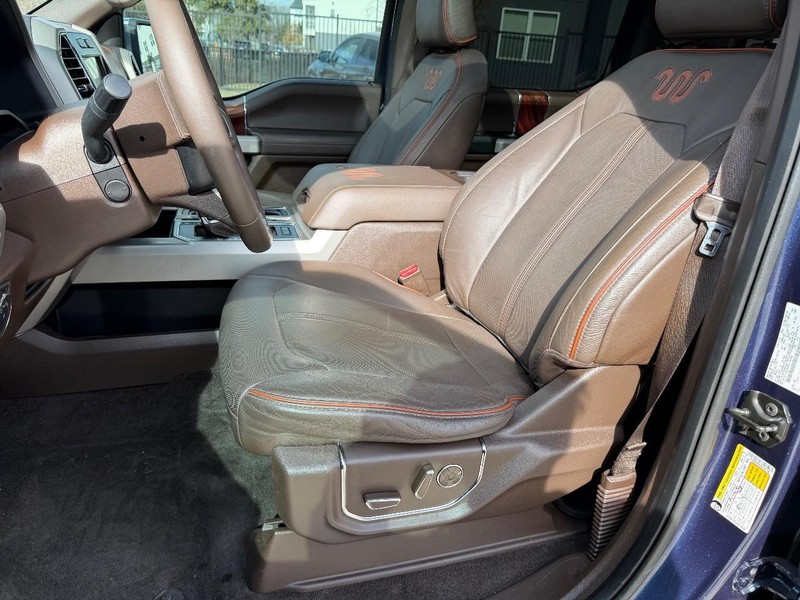 Ford F-150 Vehicle Full-screen Gallery Image 12