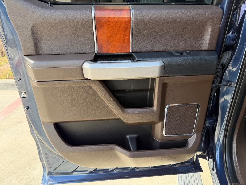 Ford F-150 Vehicle Full-screen Gallery Image 15