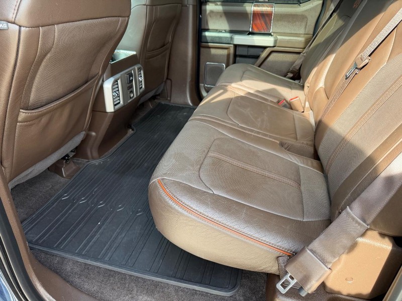 Ford F-150 Vehicle Full-screen Gallery Image 16