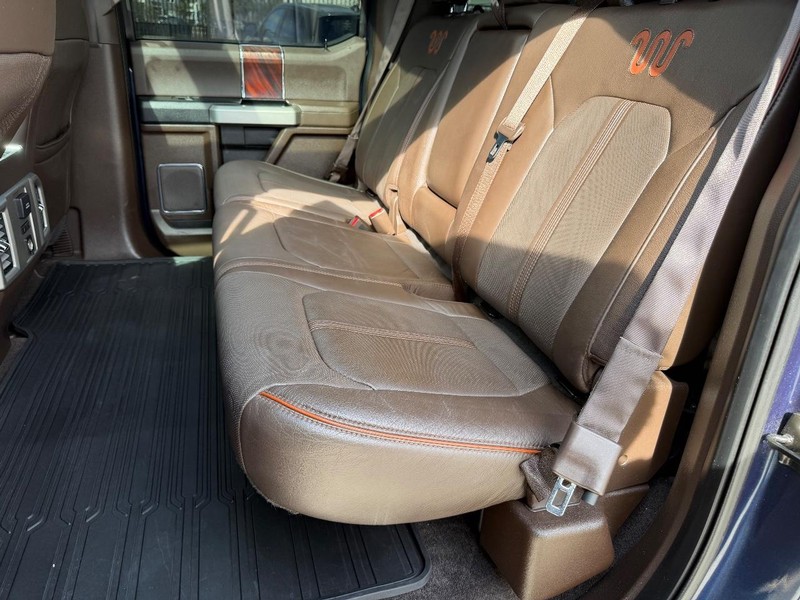 Ford F-150 Vehicle Full-screen Gallery Image 17