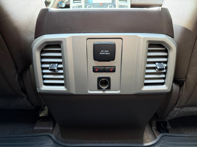 Ford F-150 Vehicle Full-screen Gallery Image 18