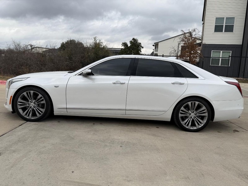 Cadillac CT6 Sedan Vehicle Full-screen Gallery Image 03