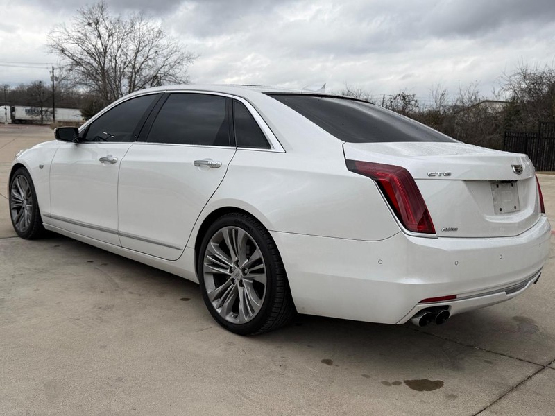 Cadillac CT6 Sedan Vehicle Full-screen Gallery Image 04