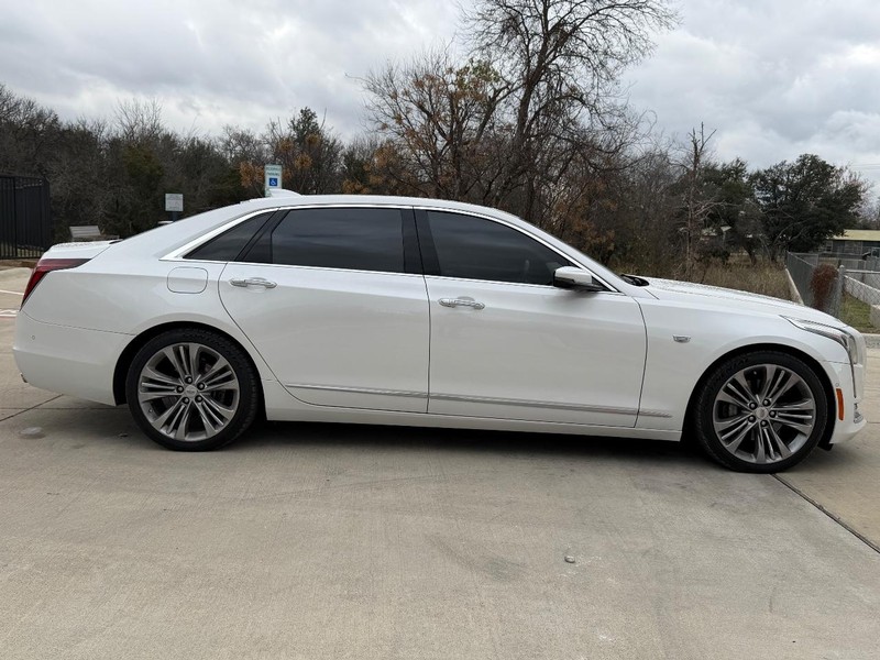 Cadillac CT6 Sedan Vehicle Full-screen Gallery Image 07