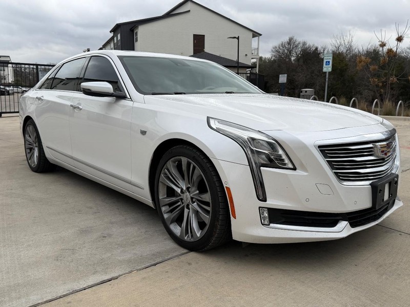 Cadillac CT6 Sedan Vehicle Full-screen Gallery Image 08