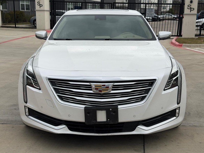 Cadillac CT6 Sedan Vehicle Full-screen Gallery Image 09