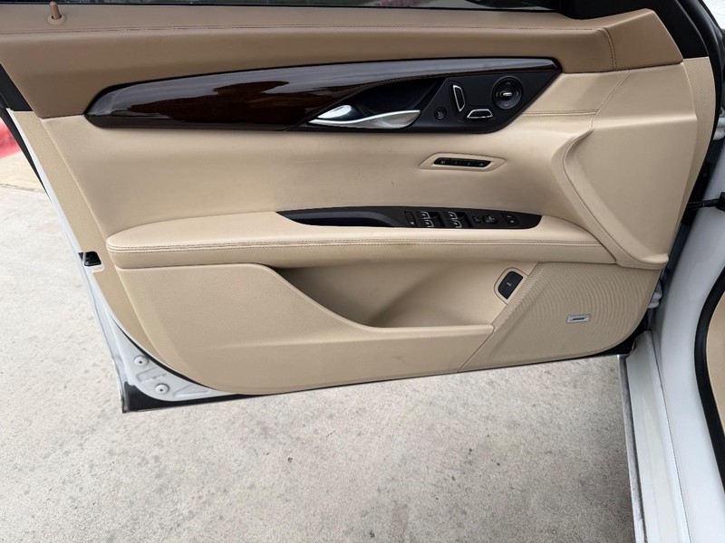 Cadillac CT6 Sedan Vehicle Full-screen Gallery Image 10