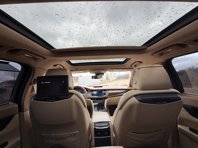 Cadillac CT6 Sedan Vehicle Full-screen Gallery Image 20