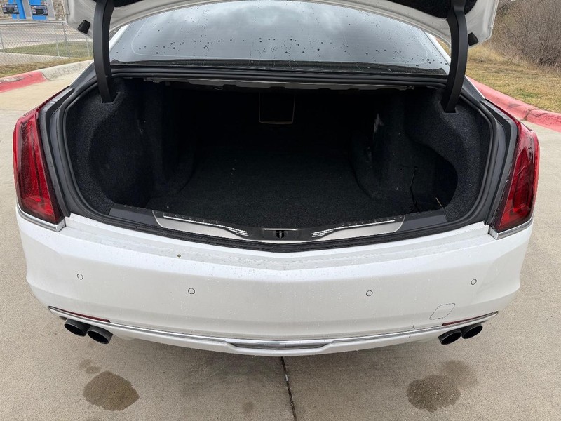 Cadillac CT6 Sedan Vehicle Full-screen Gallery Image 21