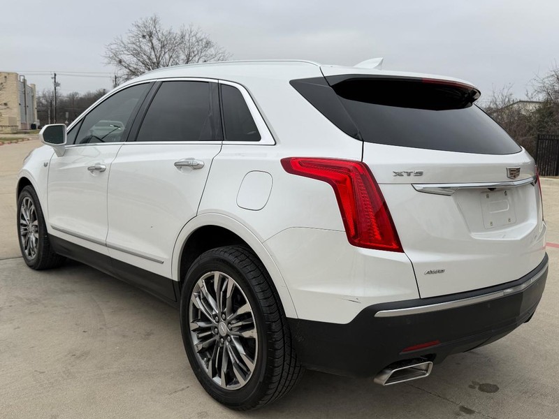 Cadillac XT5 Vehicle Full-screen Gallery Image 04