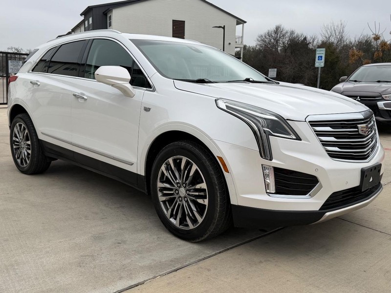 Cadillac XT5 Vehicle Full-screen Gallery Image 08