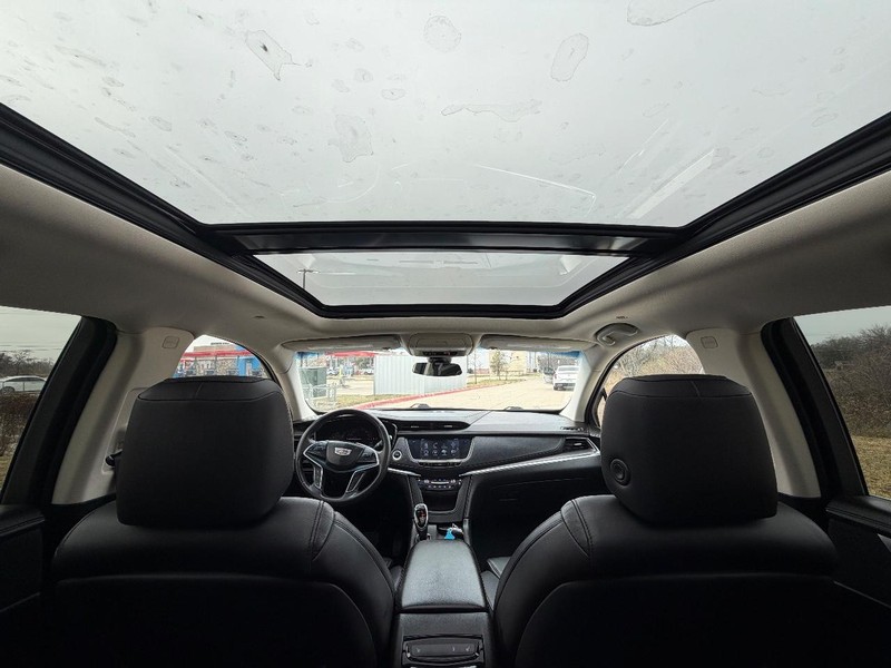 Cadillac XT5 Vehicle Full-screen Gallery Image 19