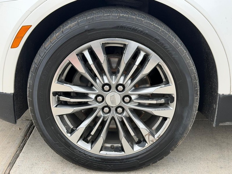 Cadillac XT5 Vehicle Full-screen Gallery Image 21