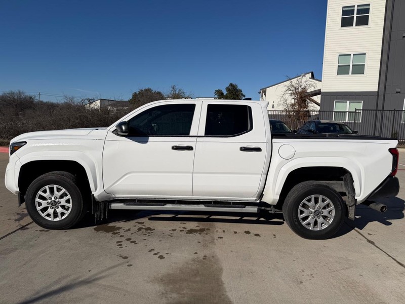 Toyota Tacoma 2WD Vehicle Full-screen Gallery Image 03