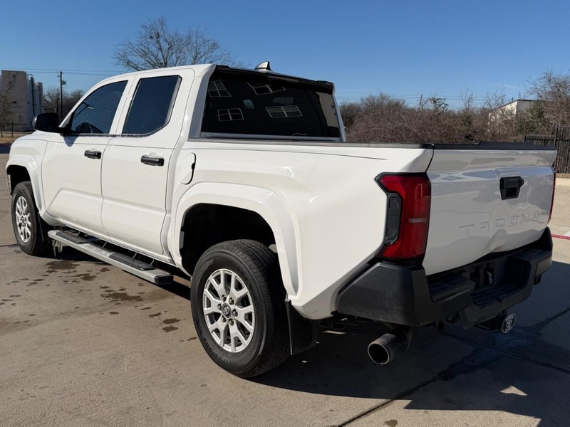 Toyota Tacoma 2WD Vehicle Full-screen Gallery Image 04