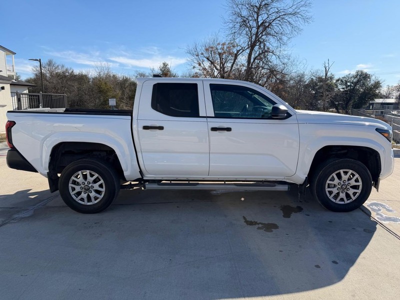 Toyota Tacoma 2WD Vehicle Full-screen Gallery Image 07