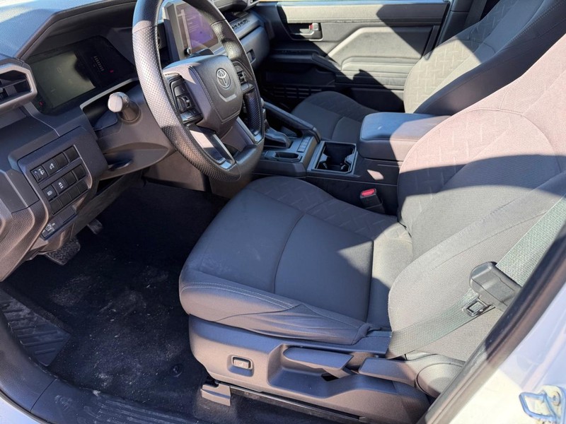 Toyota Tacoma 2WD Vehicle Full-screen Gallery Image 11