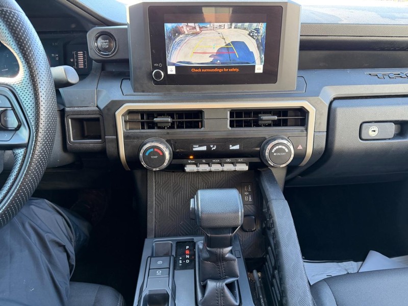 Toyota Tacoma 2WD Vehicle Full-screen Gallery Image 14